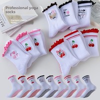 Chaussettes de yoga WJN pour femmes avec design à volants, logo brodé, antidérapantes, en coton respirant et absorbant l'humidité