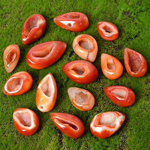 بيع بالجملة لحجر العقيق الأحمر الطبيعي على شكل بيضة للشفاء والديكور المنزلي - Product Image 1