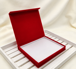 Caja de Cartón Cuadrada de Alta Gama XINYUAN con Impresión a Cuatro Colores, Lámina Dorada en Relieve, Recubrimiento UV, Cierre Magnético, Forro de Esponja, Tamaño Personalizado - Product Image 2
