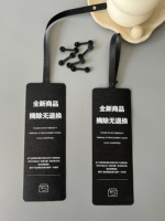 Étiquettes de vêtements noires personnalisées inviolables avec sceau de sécurité à usage unique, impression sérigraphique blanche sur tissu scintillant pour marques de vêtements