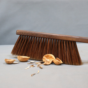 Cepillo de madera para cama Chicken Wing Wood, cepillo de limpieza de madera con cerdas suaves para barrer polvo en la cama y el coche - Product Image 2