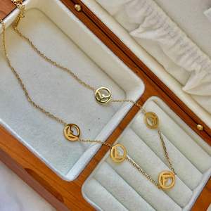 Yüksek lehçe moda titanyum çelik takı setleri 18k altın kaplama F mektup kolye bilezik kadınlar için su geçirmez takı - Product Image 6