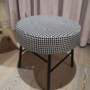 Tabouret rond moderne capitonné avec boutons, tabouret d'appoint avec pieds en bois et pieds en métal, <span class=keywords><strong>pouf</strong></span> en tissu pour salon, chambre à coucher - Product Image 5