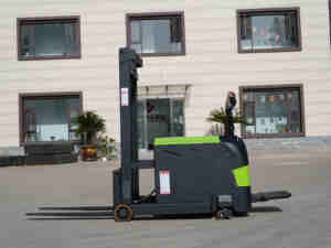 Lift <span class=keywords><strong>Stacker</strong></span> Mast Legless Electric <span class=keywords><strong>Stacker</strong></span> Kapasitas Beban 1000kg Tinggi Angkat 2500mm Cocok untuk Semua Ukuran Deck Pallet Forklift - Product Image 4