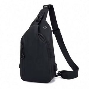 Sac bandoulière de poitrine imperméable pour homme, décontracté, sportif, de voyage, avec port USB - Product Image 1