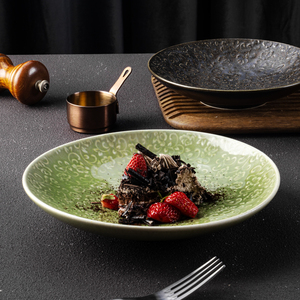 จานพาสต้าเซรามิกเคลือบรีแอกทีฟสีดำเผาอุณหภูมิสูง ยี่ห้อ YAYU Artisan สำหรับร้านอาหาร โรงแรม บริการจัดเลี้ยง รับผลิตตามสั่ง - Product Image 4