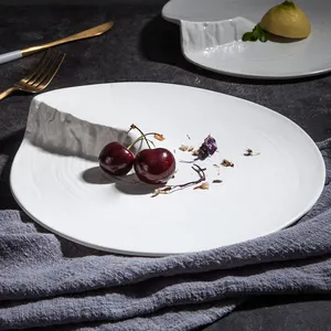 日本创意黑白餐具陶瓷餐具不规则形状板酒店餐厅皮亚蒂Ristorante美食