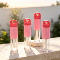 Tube de brillant à lèvres en plastique transparent 5 ml avec logo personnalisé, capuchon cœur rose, conteneur cosmétique vide pour huile à lèvres et blush