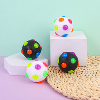 Balle rebondissante promotionnelle LED multicolore en TPR phosphorescente de 6,5 cm pour soulager le stress, jouet à mâcher pour enfants et jouet à mâcher pour chien