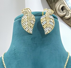 Hermoso Collar con Colgante de Latón Chapado en Oro de Primera Calidad con Juego de Aretes para Mujer, Ideal para Bodas - Product Image 2