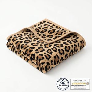 Toallas de Playa Personalizadas con Estampado a Color, de Algodón de Alta Calidad, con Rayas Negras, Grises y Blancas - Product Image 4