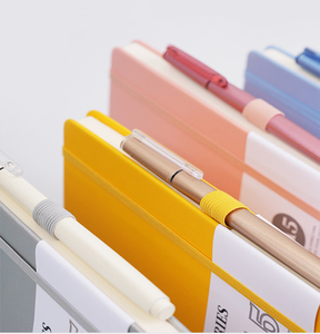 Venta al por mayor de cuadernos personalizables A5 de tapa dura de cuero PU con forro de papel interior diario cuadernos personalizados con portalápices - Product Image 5
