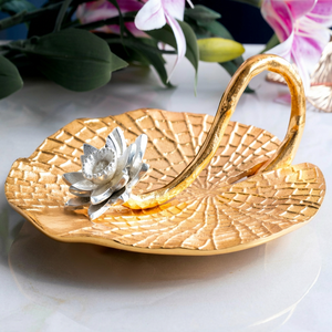 Boîte à mouchoirs en métal faite à la main, design lotus, style oriental, plateau décoratif pour table - Product Image 1