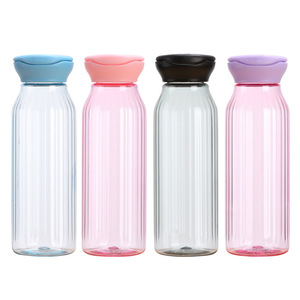Vente en gros Bouteille d'eau de <span class=keywords><strong>sport</strong></span> Design en plastique à la mode pour l'eau bouillante Fabricant Paiement par TT - Product Image 1