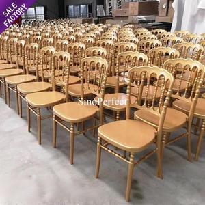Morden meubles de fantaisie empilables en bois massif pour événement fête mariage Vente en gros Phoenix Napoléon Chaise couleur or - Product Image 1