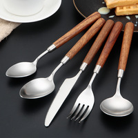 Ensemble de couverts réutilisables en acier inoxydable 304 de style japonais, finition brossée mate, avec manche en noyer, pour mariages et banquets