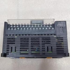 Contrôleur programmable CP1H-XA40DT1-D avec entrées/sorties analogiques et Ethernet pour l'automatisation des lignes de production - Product Image 1