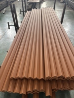 Revêtement extérieur en gros, bardage composite plastique pour jardin, panneau mural cannelé WPC, clôture composite WPC pour extérieur