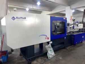 Máquina de moldeo por inyección usada Marca haitiana Máquina industrial de 250 toneladas Máquina de moldeo por inyección de plástico - Product Image 3