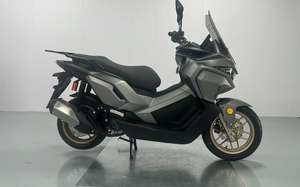 มอเตอร์ไซค์ ADV 180 ซีซี รุ่นทันสมัย ความเร็วสูงสุด 105 กม./ชม. ระบบหั<span class=keywords><strong>ว</strong></span>ฉีด EFI เกียร์ CVT อัตโนมัติ ระบายค<span class=keywords><strong>ว</strong></span>ามร้อนด้<span class=keywords><strong>ว</strong></span>ยอากาศ <span class=keywords><strong>ราคา</strong></span>ประหยัด - Product Image 4