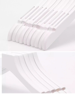 <span class=keywords><strong>Cintre</strong></span> en <span class=keywords><strong>bois</strong></span> blanc de luxe avec logo personnalisé, <span class=keywords><strong>cintre</strong></span> à <span class=keywords><strong>pince</strong></span> antidérapant, <span class=keywords><strong>cintre</strong></span> en <span class=keywords><strong>bois</strong></span> pour boutique de vêtements - Product Image 3
