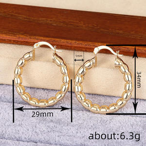 Krea X Glmud X Paqe Orecchini a cerchio dorati in lega di zinco Gioielli classici unisex alla moda E4432 - Product Image 6