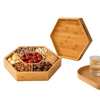Plateau de service hexagonal en bambou multi-compartiments avec couvercle, idéal pour la conservation des aliments et les réceptions à domicile