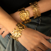 Bracelet manchette tendance en acier inoxydable plaqué or, motif floral élégant, bijou esthétique pour femme