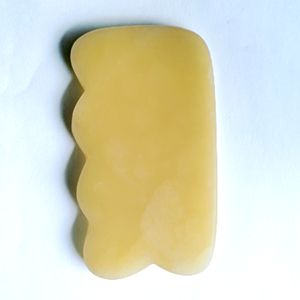 Outil de massage en pierre de guasha naturelle, jade jaune ondulé - Product Image 5