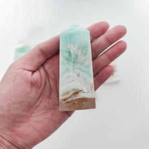 Venta al por mayor de cristales pulidos de grado B natural CrystalHola, tipo Caribbean Square Point, de 50-200g, para Sanación Espiritual Navideña - Product Image 3