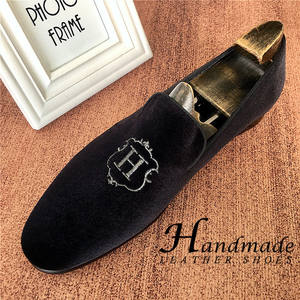 Chaussures LeFou – Chaussures décontractées en daim brodé pour hommes, respirantes et tendance, idéales pour les coiffeurs, chaussures paresseuses à enfiler - Product Image 2