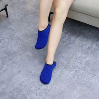 Xianghui respirant doux coloré antidérapant imperméable personnalisé unisexe plage sable chaussettes chaussure pour les femmes