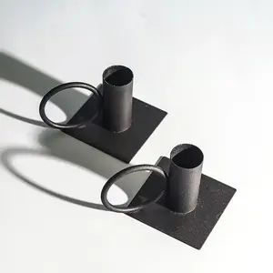 เชิงเทียนโลหะสีดำสุดหรูหรา ดีไซน์เรียบง่ายทันสมัย ให้แสงอบอุ่น สร้างบรรยากาศอบอุ่นในทุกการตกแต่งบ้าน - Product Image 5