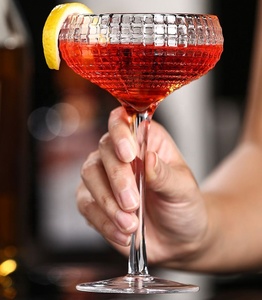 Copas de champán, <span class=keywords><strong>margarita</strong></span>, martini <span class=keywords><strong>y</strong></span> cóctel transparentes, hechas a mano, de tallo alto, con diseño acanalado, para bodas, bares <span class=keywords><strong>y</strong></span> fiestas. - Product Image 5
