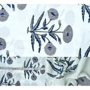Tela de Algodón Estampada a Mano de la India Third Eye Export, Popelina Blanca con Estampado Floral, Ligera, Transpirable, para Coser y Acolchar - Product Image 2
