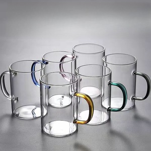 Tazza di vetro rotonda ecologica 350ml/12oz con manico colorato per bere ogni giorno - Product Image 1