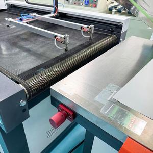 Máquina de serigrafía UV para hojas de papel, máquina de transferencia de película, máquina serigráfica automática para hojas de PVC, máquina para aplicar serigrafía. - Product Image 6
