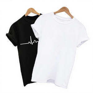 เสื้อยืดผ้าฝ้ายพิมพ์ลาย Heartbeat Love คอกลม แขนสั้น ทรงลำลอง สีขาว สีดำ - Product Image 3