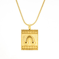 Collier couronne arc-en-ciel pour femmes pendentif en acier inoxydable avec ailes d'ange carrées pour hommes et femmes avec plaqué or 18 carats pour bijoux