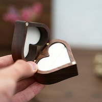 Boîte à bagues en bois pour les amoureux, boîte à bijoux personnalisée, boîte à bagues en noyer en forme de cœur, style européen, boîte à bagues pour proposition de mariage, rangement de bijoux, cadeau