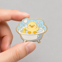 Broche en émail personnalisée en forme de canard mignon avec bulles, style antique et moderne pour les amateurs de bain