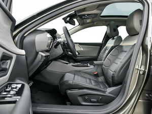 Citroën C5 X <span class=keywords><strong>Versailles</strong></span> International 1.6T Euro VI : Berline Familiale Économique à Grande Cabine 5 Places pour Longs Trajets et Exportation - Product Image 6