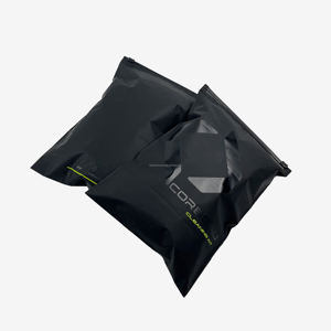 ถุงซิปใสแบบหรูหราพิมพ์โลโก้ได้ สำหรับบรรจุภัณฑ์เสื้อผ้า ชุดว่ายน้ำ  วัสดุ CPE สีดำด้าน รีไซเคิลได้ สำหรับแบรนด์เสื้อผ้า - Product Image 4