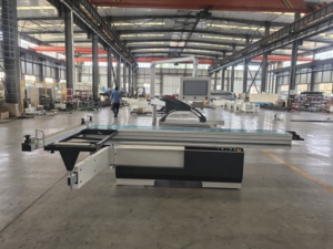 Sierra de mesa deslizante CNC Altendorf Structure de alta resistencia para corte de madera con carro eléctrico - Product Image 4