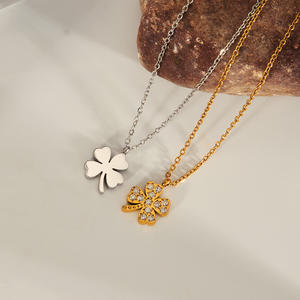Collar de gargantillas con abalorio de trébol de cuatro hojas chapado en oro de 18 quilates de acero inoxidable con incrustaciones CNC de circonitas delicadas de alta calidad para mujer - Product Image 4