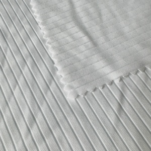 Tela de <span class=keywords><strong>punto</strong></span> de trama de malla de ajuste seco que absorbe la humedad teñida lisa de poliéster 100% ligera al por mayor de China para <span class=keywords><strong>Jersey</strong></span> de ciclismo - Product Image 4