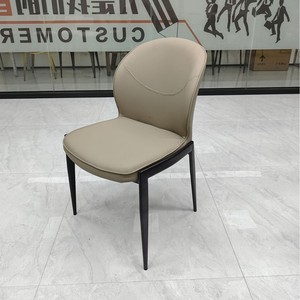 Silla de Comedor de Cuero Minimalista Italiana de Dy Furniture Source Factory, con Respaldo, Asiento Tapizado, Estructura Metálica, Diseño Moderno - Product Image 3