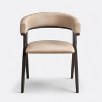 Chaise de salle à manger beige rembourrée pour hôtel, café, dossier incurvé, pieds en acier carbone, accent moderne