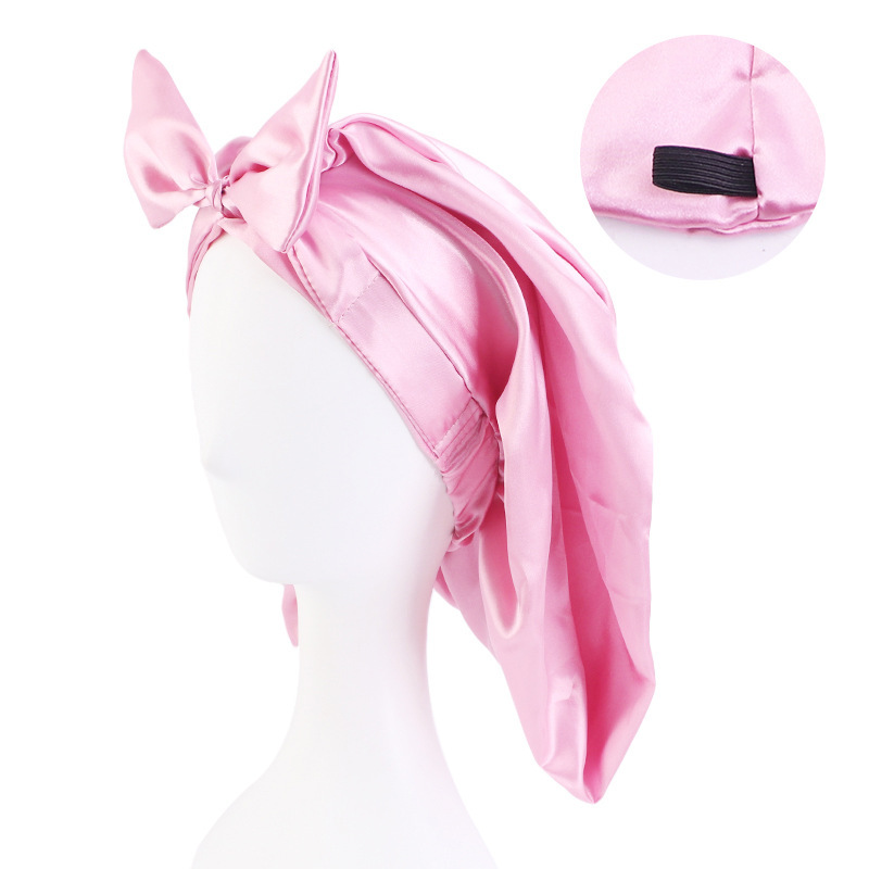 Gorro largo de 17 pulgadas con broche de presión.