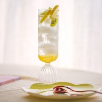 Coupe à champagne élégante de 7 oz avec pied transparent et base rayée